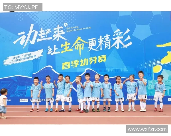 足球明星如何通过调整队伍策略提升整体实力与团队协作